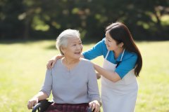 护工上门APP开发为老年人提供便捷高效优质的居家养老服务